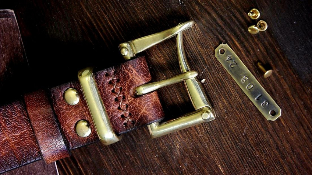 4 Как установить пряжку на кожаном ремне.jpg 4 Как установить пряжку на кожаном ремне.jpg